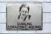 Мемориальная доска памяти Корасон Акино — бывшего президента Филиппин