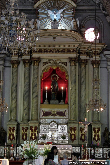Чясовня в боковом приделе церкви Святого Франциска Манила, Филиппины