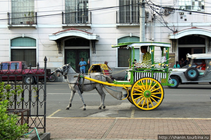 Гужевой транспорт в Интрамуросе Манила, Филиппины