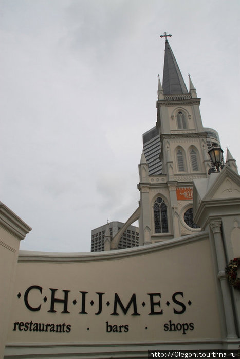 В церкви можете найти рестораны, бары и магазины Сингапур (город-государство)