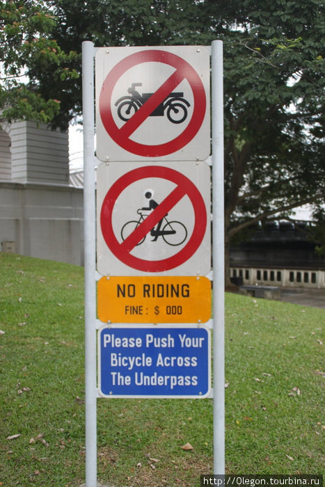 На мопедах и велосипедах нельзя, можно только на грузовиках или пешком Сингапур (город-государство)