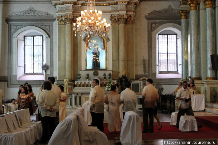 В соборе Святого Франциска Манила, Филиппины