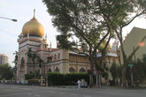 Мечеть с золотыми купалами
