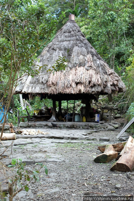 Дом с соломенной крышей Банауэ Рисовые Террасы, Филиппины
