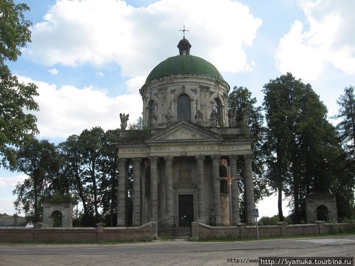 Подгорцы. Бывший костел. В настоящее время Украинская греко-католическая церковь. Украина