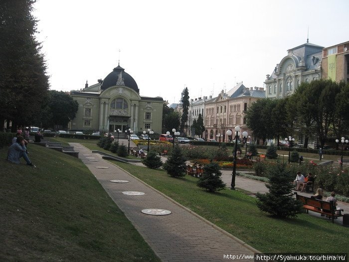 10 день — Залещики — Черновцы.

Черновцы. Театр. Украина