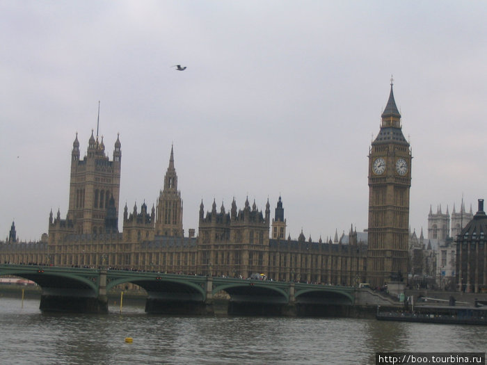 Здание парламента.
Местоположение очень напоминает Зимний в Питере Лондон, Великобритания