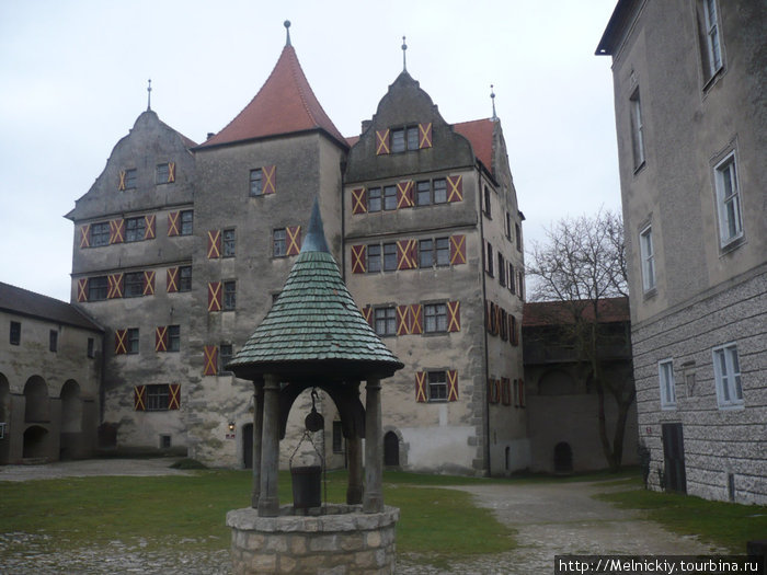 Замок герцогов Этингеннов Земля Бавария, Германия
