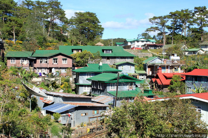 Дома с зелеными крышами в Сагаде Сагада, Филиппины