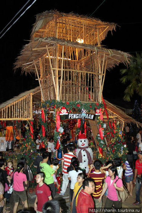 Рождественская ярмарка — веселится и ликует весь народ! Кота-Кинабалу, Малайзия