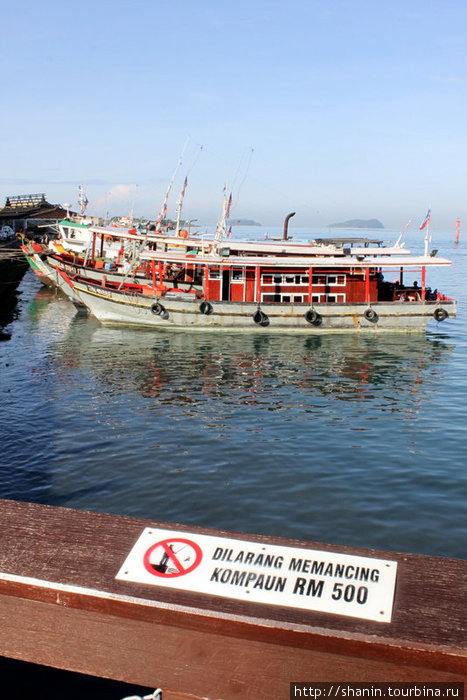На набережной почему-то рыбачить запрещено Кота-Кинабалу, Малайзия