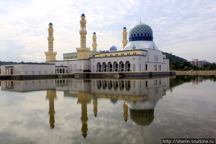 Главная мечеть Кота-Кинабалу Кота-Кинабалу, Малайзия