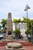 Монумент с памятной доской