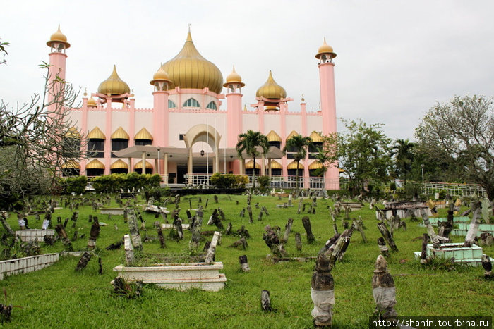 Мечеть и мусульманское кладбище Кучинг, Малайзия