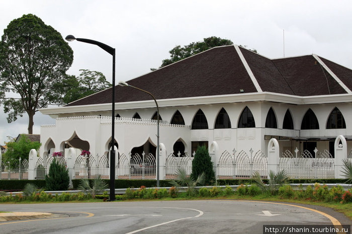 Султанский дворец Астана Кучинг, Малайзия