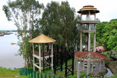 Башни на берегу секи Саравак