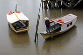 Две лодки под дождем