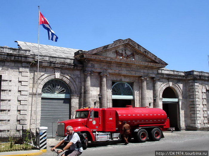 в этом здании пожарная часть Матансас, Куба