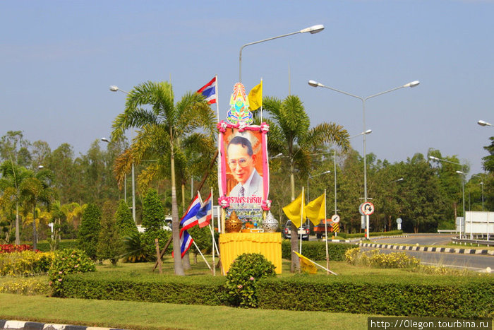 Как и всё в Тайланде начинается с портрета короля Сукхотай, Таиланд