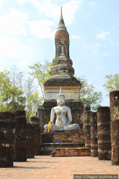 Сидящий белый Будда Сукхотай, Таиланд
