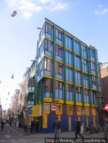 строят забавные дома Амстердам, Нидерланды