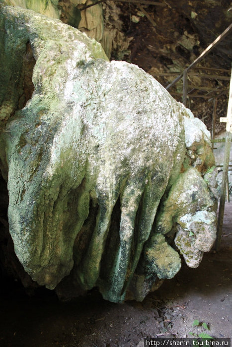 Камень необычной формы Мири, Малайзия