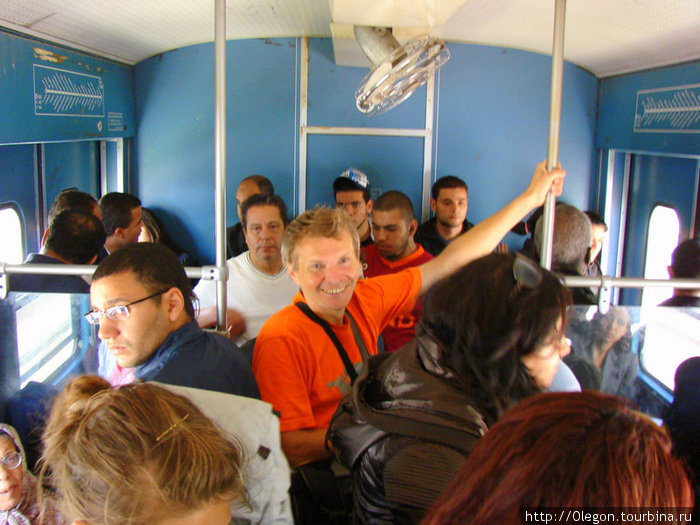 Шанин в трамвае Туниса, ближе к вентилятору, чтоб было попрохладнее Тунис, Тунис