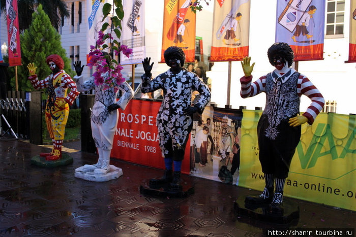 Скульптуры клоунов Джокьякарта, Индонезия