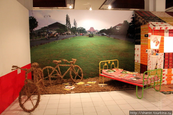 Кровать и велосипед Джокьякарта, Индонезия