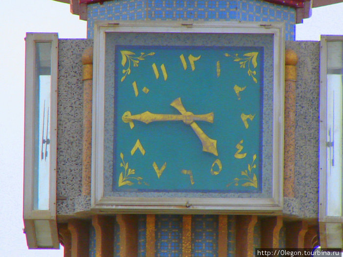 Часы с арабскими цифрами Бахрейн
