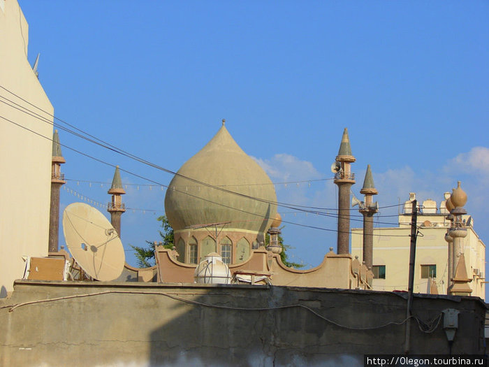 Купола и антена, здесь встречается будущее с прошлым Бахрейн