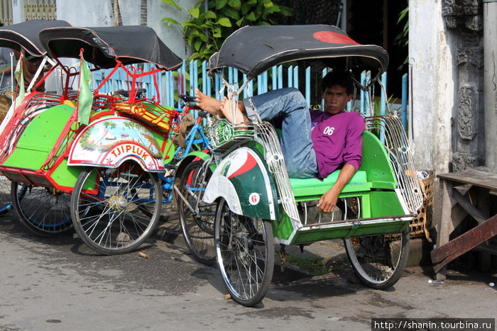 Стоянка велорикшей Джокьякарта, Индонезия