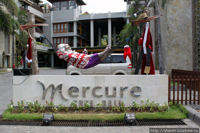 В отеле готовятся к встрече Рождества Кута, Индонезия