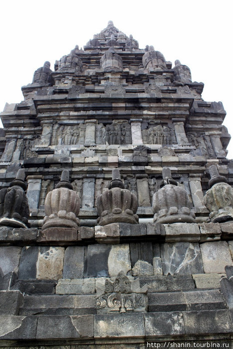Один из главных храмов Прамбанана Джокьякарта, Индонезия