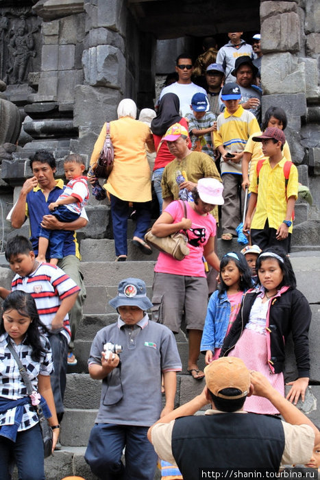 Толпа туристов Джокьякарта, Индонезия