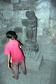 Статуя в храме