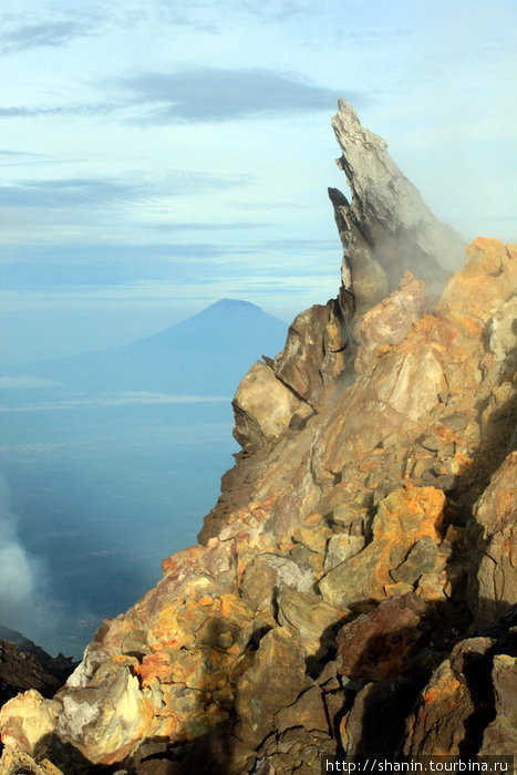 Скала на вершине Джокьякарта, Индонезия