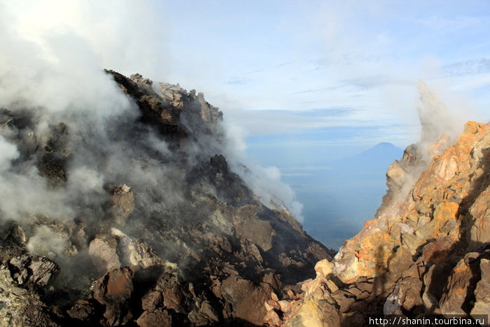 Термическая активность на вершине Мерапи Джокьякарта, Индонезия