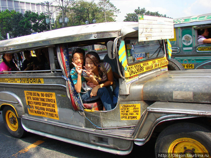 В таком транспорте без улыбки- никуда Филиппины
