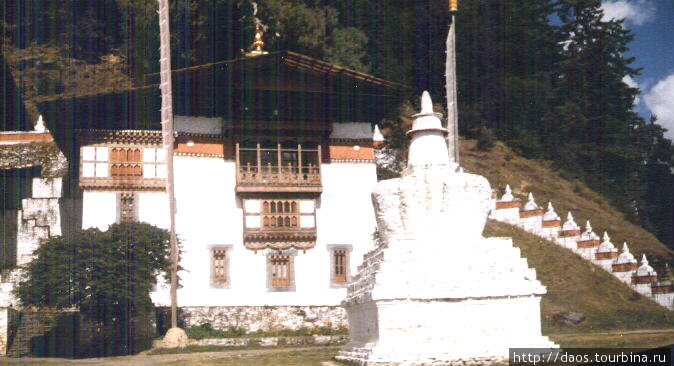 Курджей-лакханг, монастырь Падмасамбхавы Район Бумтанг, Бутан