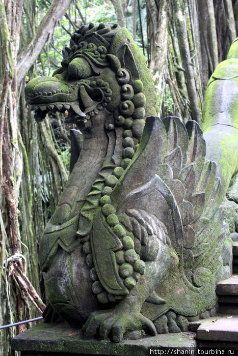 Каменный змей Убуд, Индонезия