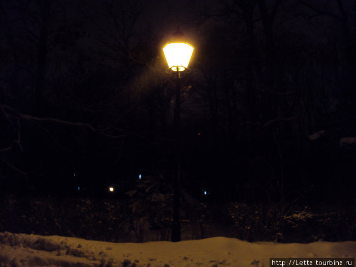 Немного зимний, ночной, предпраздничный город Потсдам, Германия