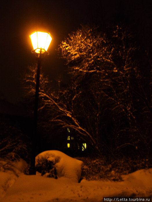 Немного зимний, ночной, предпраздничный город Потсдам, Германия