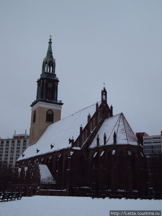 Церковь Св. Девы Марии одна из старейших приходских церквей Берлина, впервые упоминается в 1294 г. Берлин, Германия