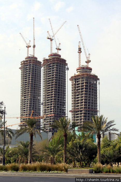 Строятся сразу три башни Манама, Бахрейн
