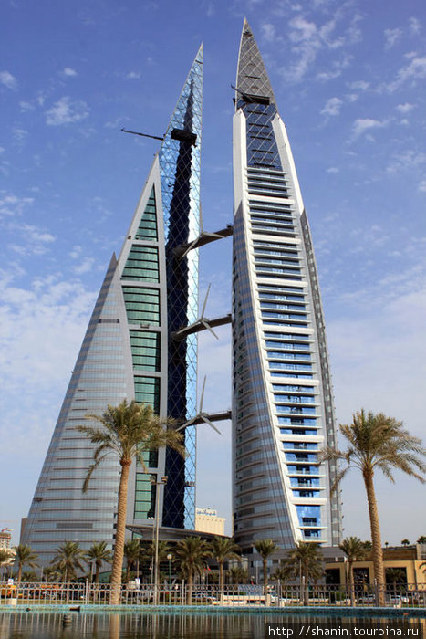 Башни-близнецы с пропеллерами Манама, Бахрейн