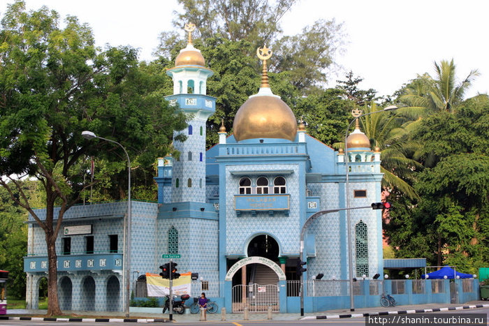 Мечеть с золотыми куполами Сингапур (город-государство)