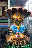 Богиня Дурга под многоголовой коброй