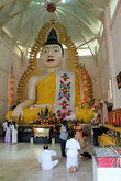 Гигантский сидящий Будда в храме Шакья-Муни-Будда-Гайя