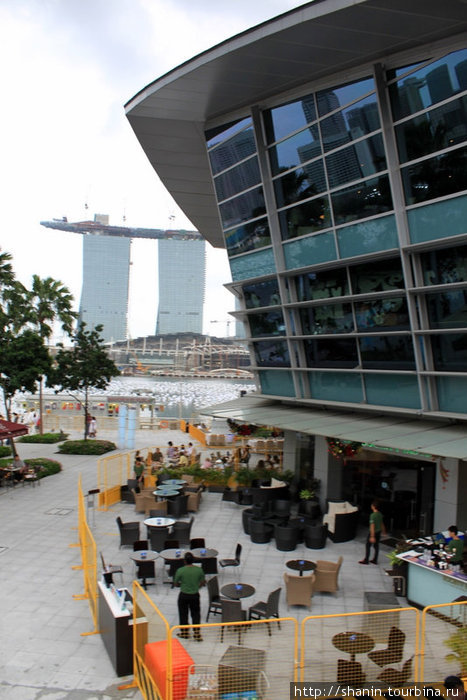 Кафе на берегу реки Сингапур (город-государство)
